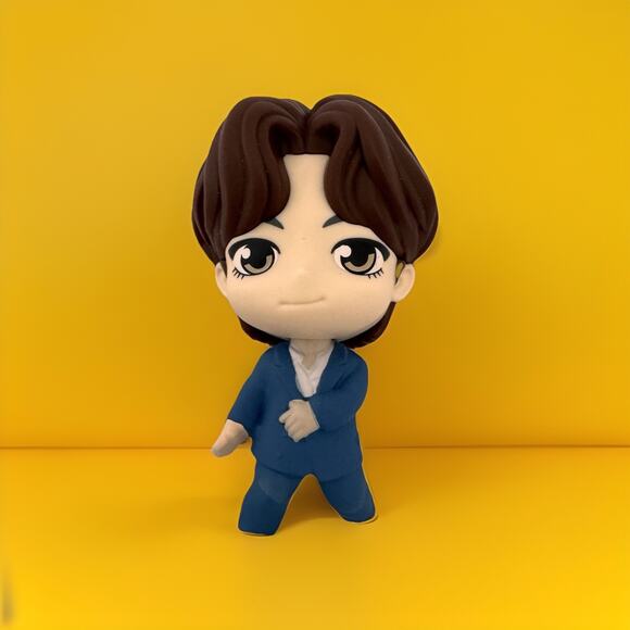McDonald's x BTS - TINYTAN Happy Meal "V/Taehyung" (Throwback Edition) Toy - Picture 5 of 14